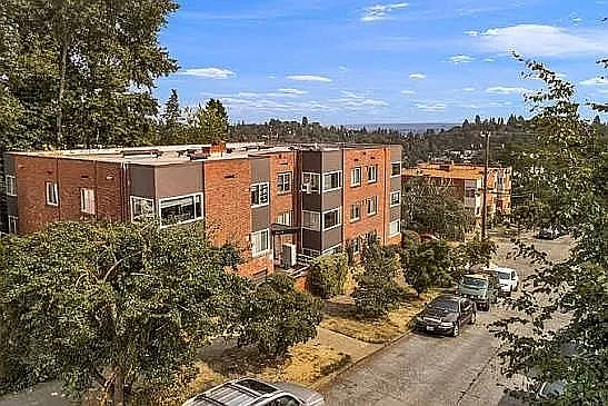 Denny Apartments — Photo 4