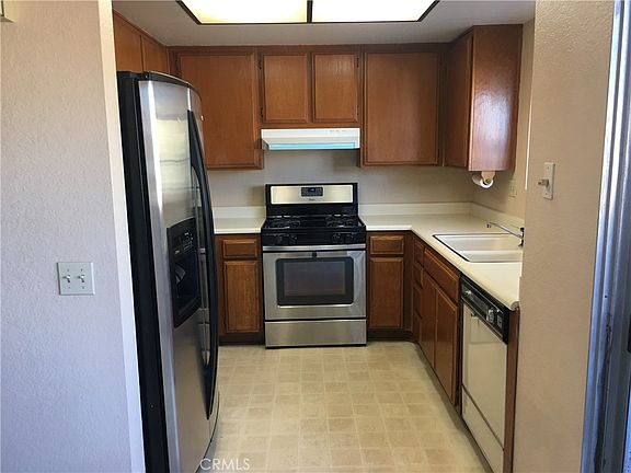 3rd image of 2030 Bon View Ave