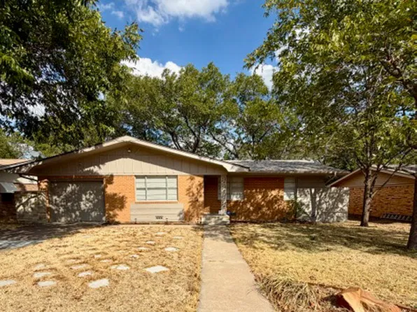 114 N 30th St, Gatesville, TX 76528