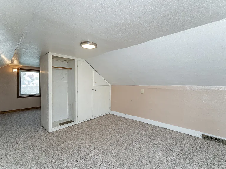 85 Linden St — Photo 8