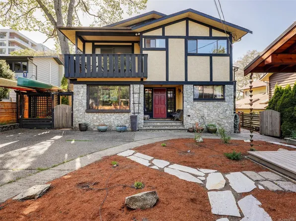 1018 Terrace Ave, Victoria, BC V8S 3V3