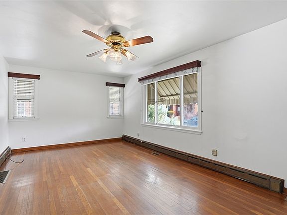 3rd image of 127 Amelia St