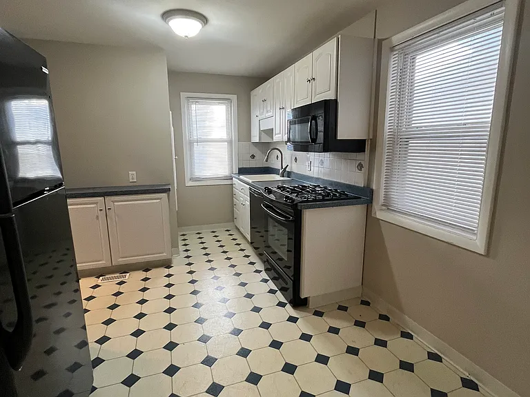 272 Norwalk Ave — Photo 17