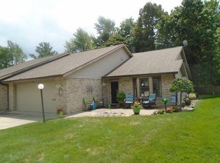 437 Hickory Ln, Nappanee, IN 46550