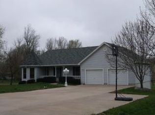8412 SE King Hill Rd, Saint Joseph, MO 64504