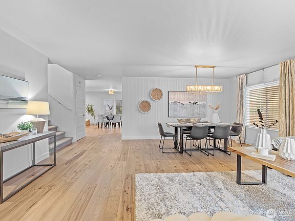3rd image of 4002 45 Avenue NE