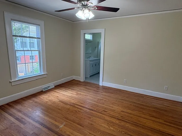 435 Pickens Ct — Photo 8