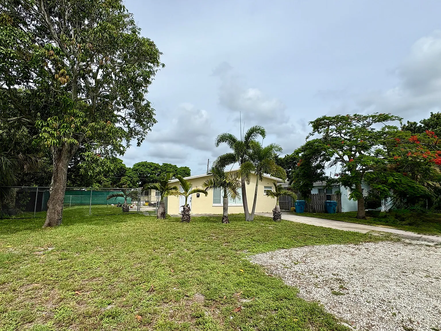 2 bed, 2.0 bath, 722 sqft, $2,000 — Photo 2