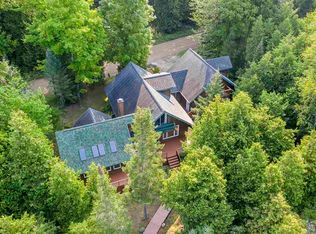 11273 Lake Shore Dr, Charlevoix, MI 49720