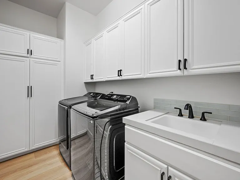 143 E Kavenish Dr — Photo 17
