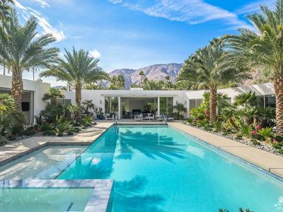 346 W Vista Chino, Palm Springs, CA, 92262