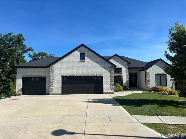 222 Redmond Pines Dr, Wentzville, MO 63385