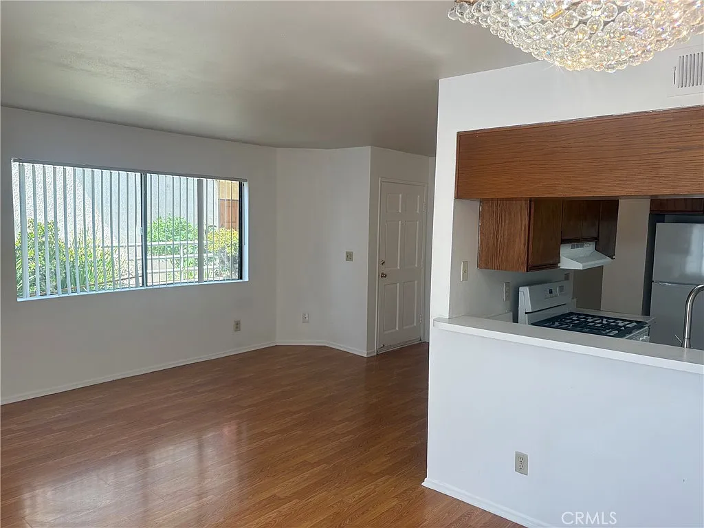 2 bed, 2.5 bath, 1020 sqft, $3,000 — Photo 2