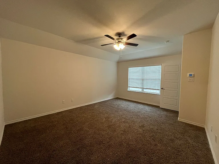 1601 Princeton Dr — Photo 9