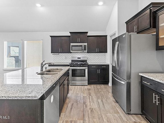 4th image of 1081 Summer Rain St