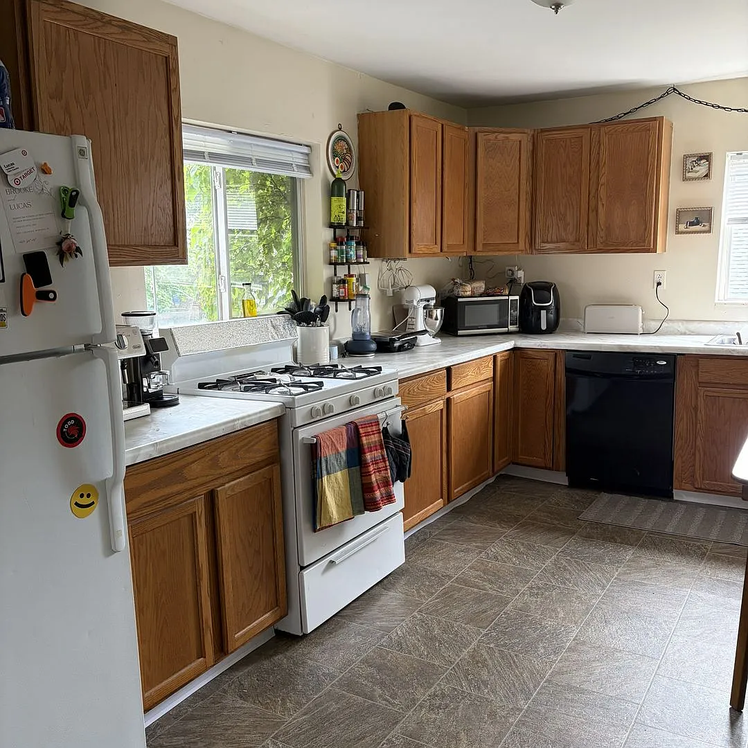 1627A E. Belleview Pl....Available September 1st — Photo 3