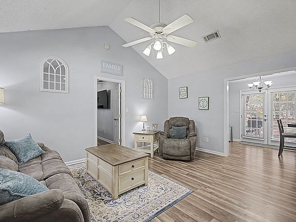 3rd image of 219 1st Rd