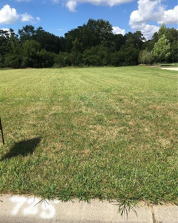 2nd image of 725 Abercorn Ct