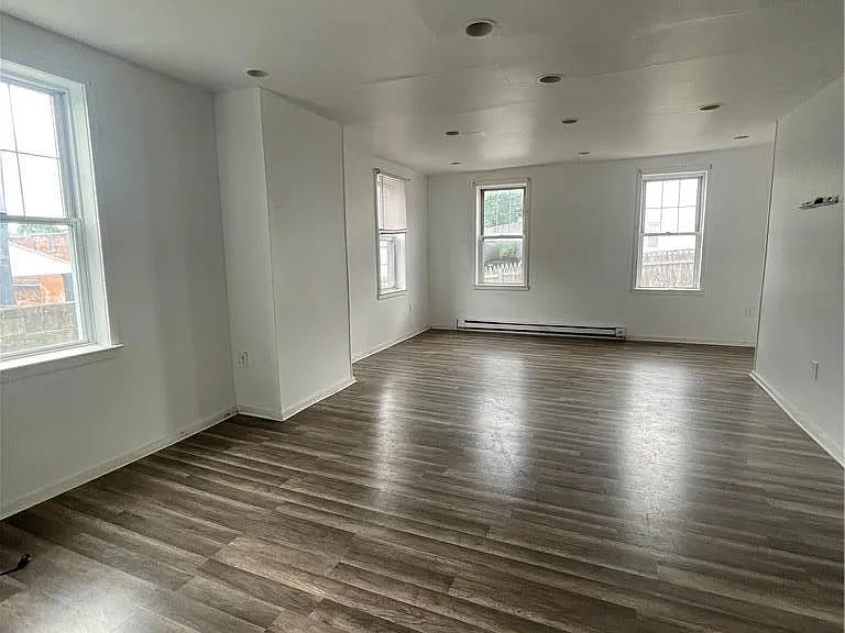 551 Sumner Ct — Photo 4