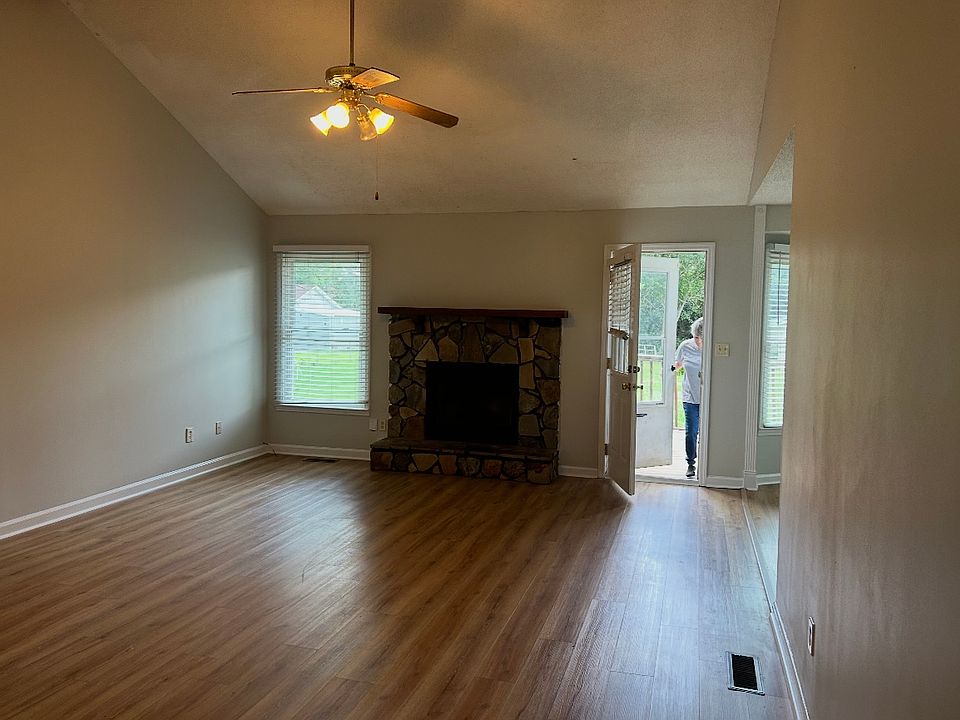 1st image of 120 Pattiwood Dr