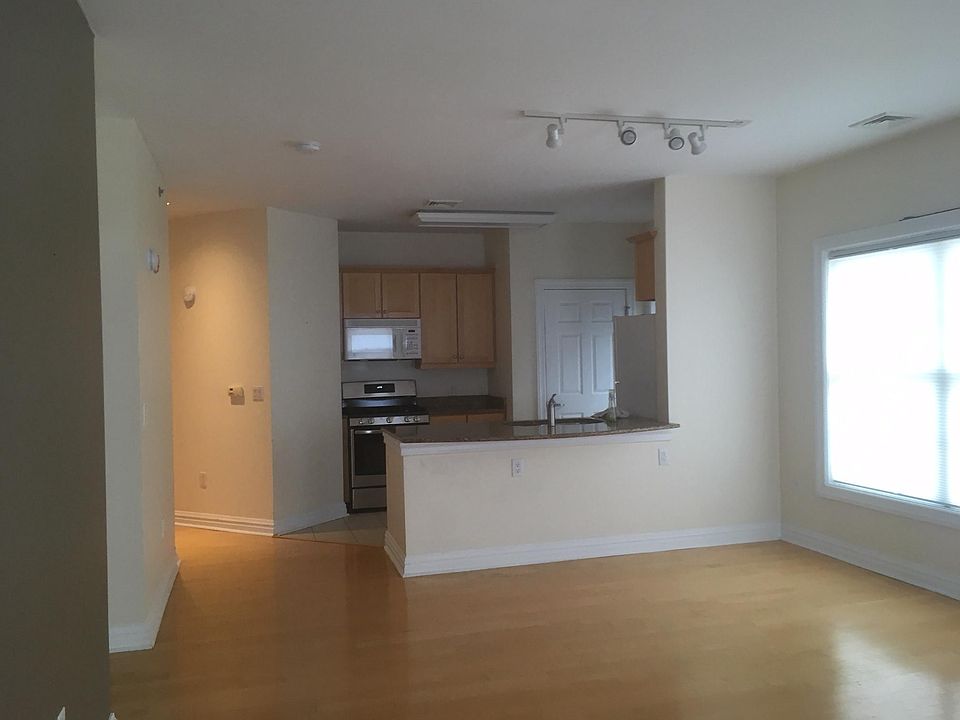 2nd image of 253 Nassau St APT 302