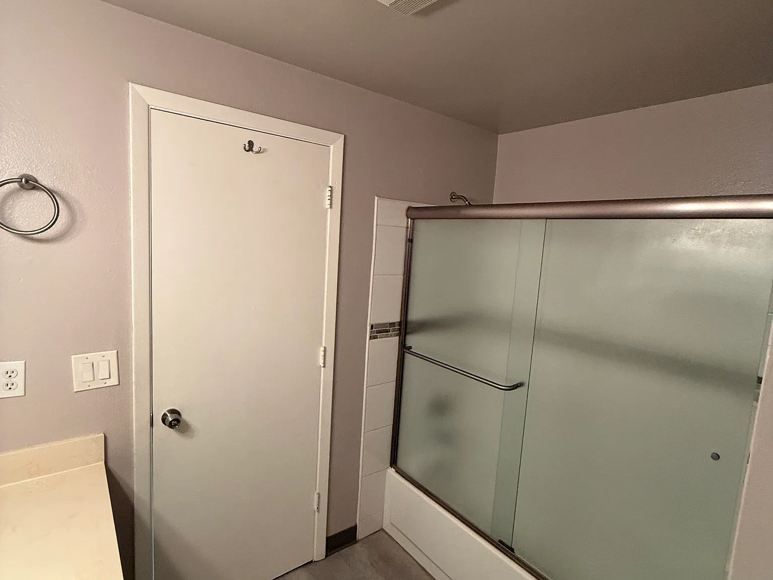 3 bed, 1300 sqft, $2,100 — Photo 3