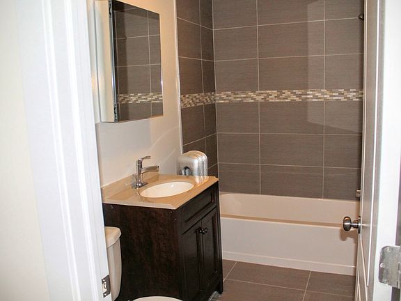 3rd image of 4748 S Woodlawn Ave APT 2W
