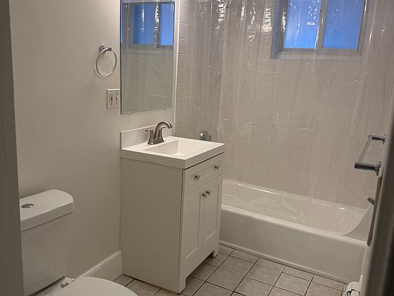 2nd image of 69 Chiswick Rd APT 1