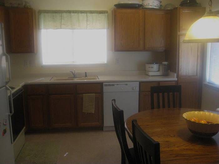 Eat-in kitchen