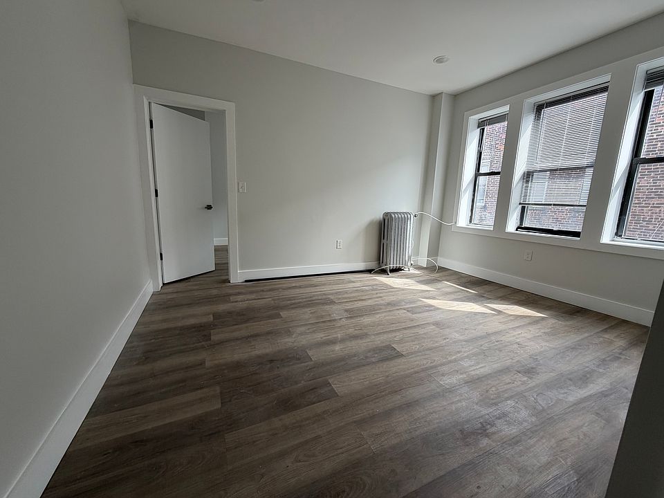 2nd image of 158-160 Bergen Ave #42