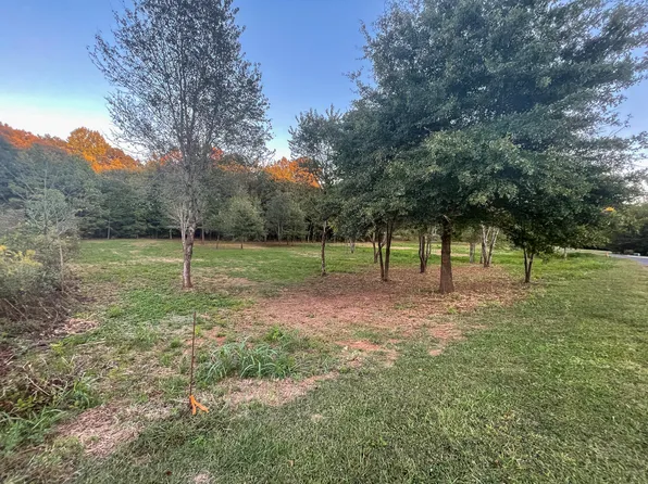 124 Riverside Dr, Benton, TN 37307