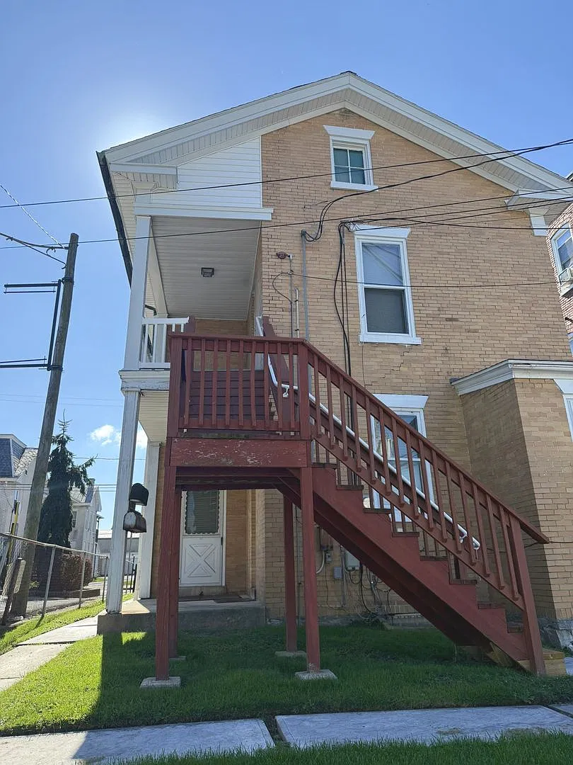 25 E High St 1/2 — Photo 1