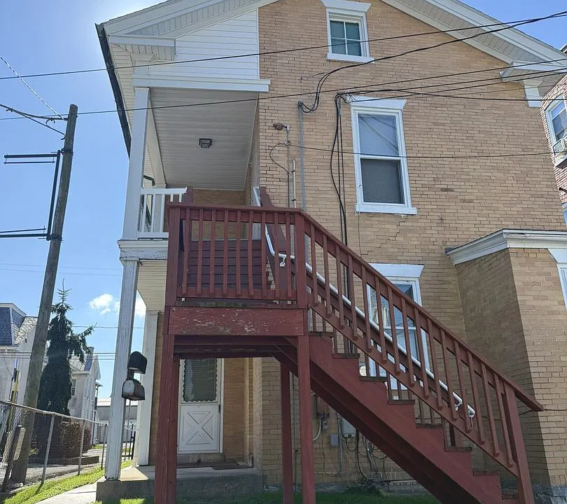 25 E High St #1/2