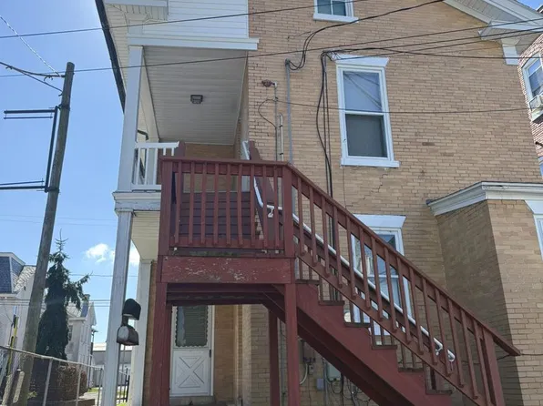 25 E High St #1/2, Elizabethtown, PA 17022