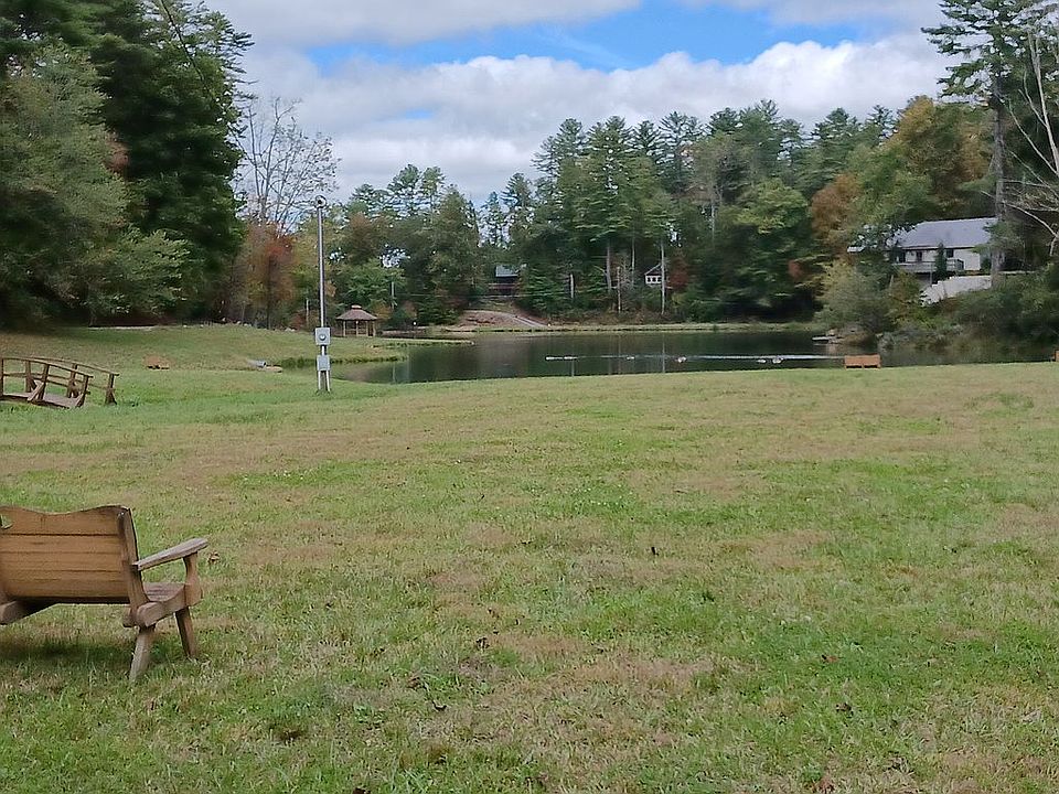 2nd image of 122 Loop Way