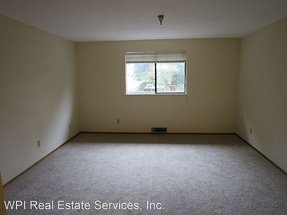 3rd image of 13635 NE 8th St #202