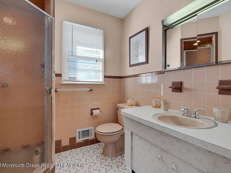 7 Howell Ave — Photo 28