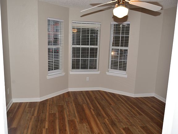 3rd image of 3996 Bothwell Ter