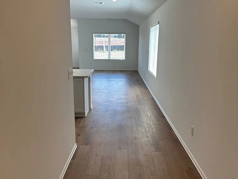 1072 Westbrook Blvd — Photo 6