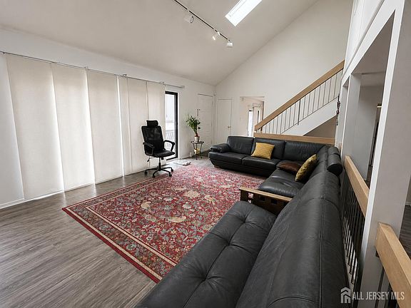 2nd image of 89 Linda Ln