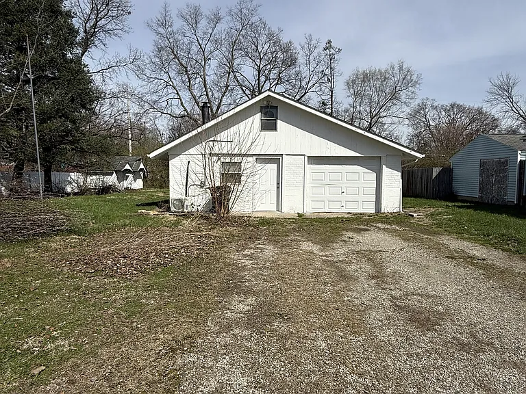 521 Savoy Ave — Photo 14