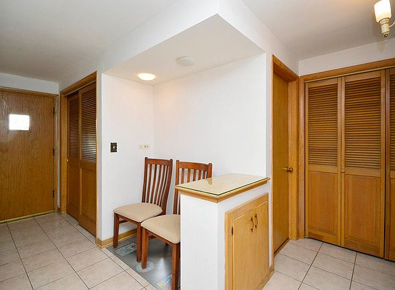 2nd image of 5440 W Windsor Ave APT 1E
