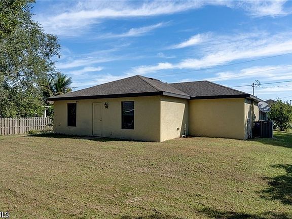 3rd image of 824 Umber Dr