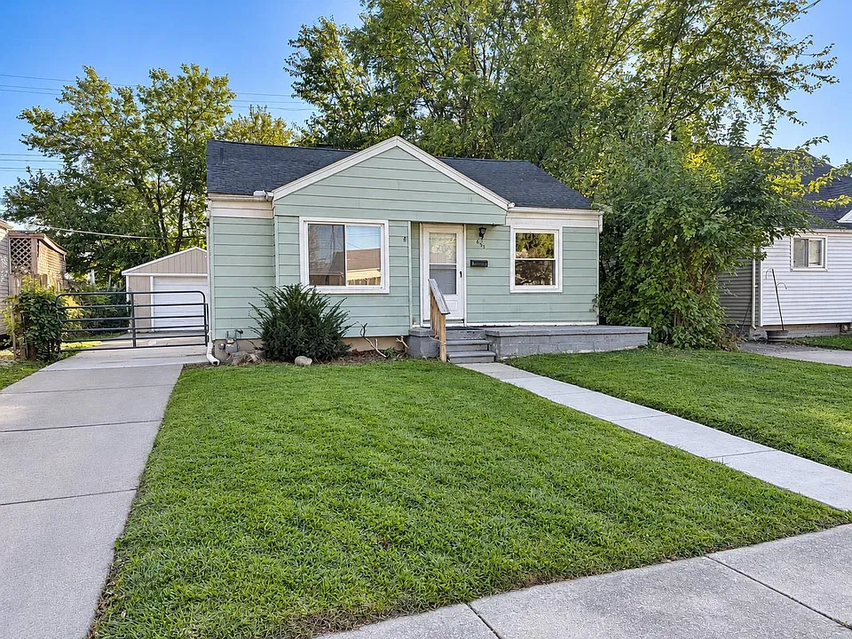 635 Mayflower Ave