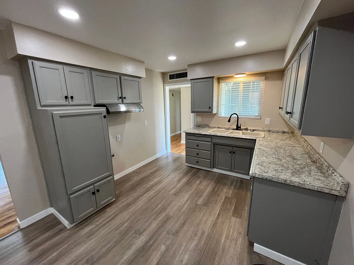 Beautiful Porterville Home! Available Now for Showing! — Photo 4