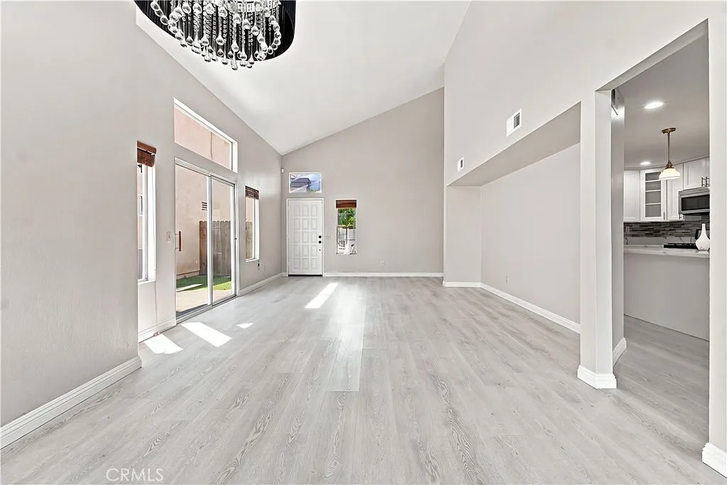 3 bed, 2.5 bath, 1722 sqft, $3,700 — Photo 3