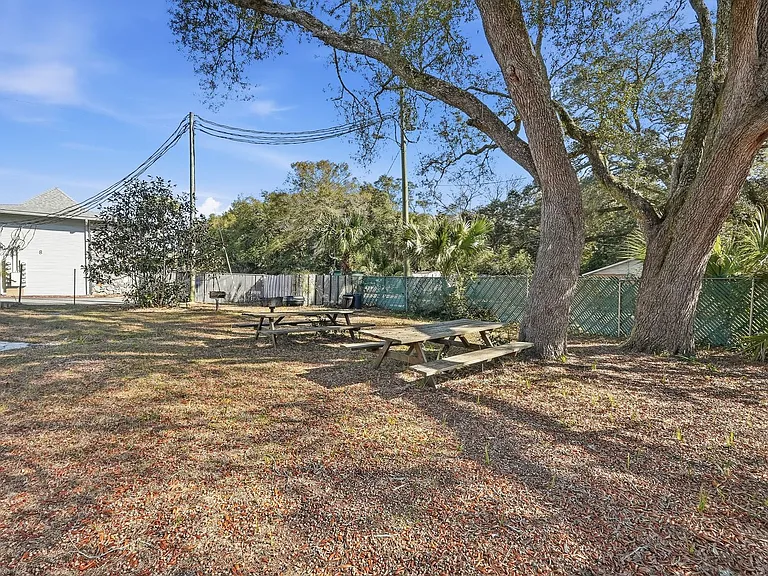 201 College Blvd E #11 — Photo 3
