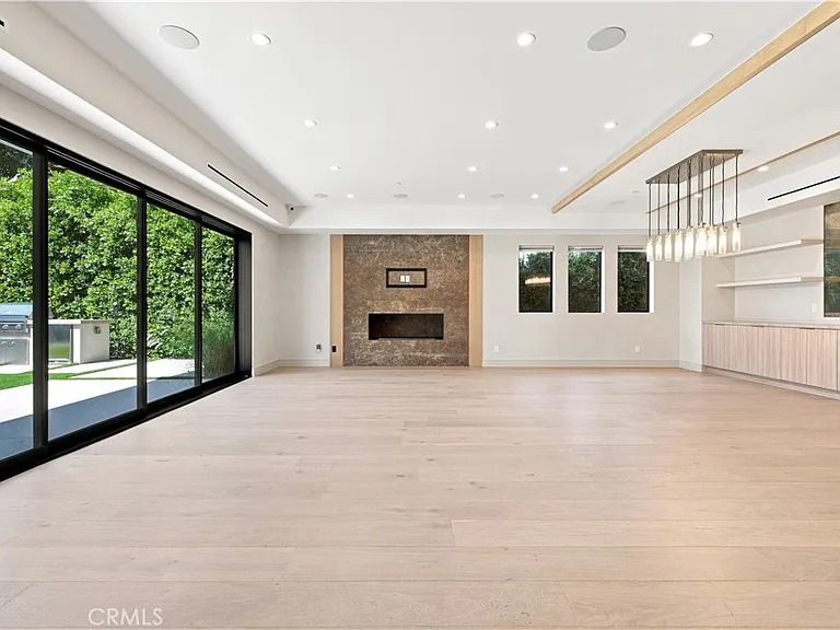13944 Valleyheart Dr — Photo 11