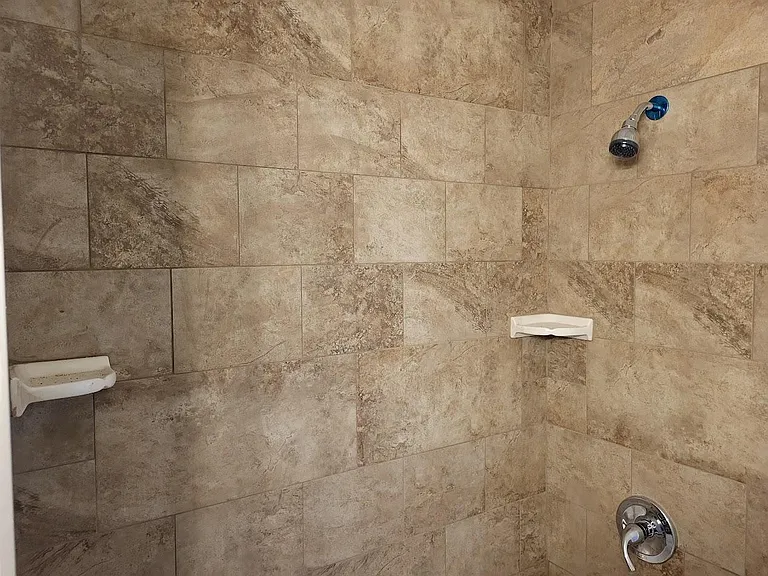 Tub/shower