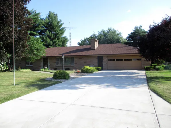 327 W Blackhawk Vis, Oregon, IL 61061